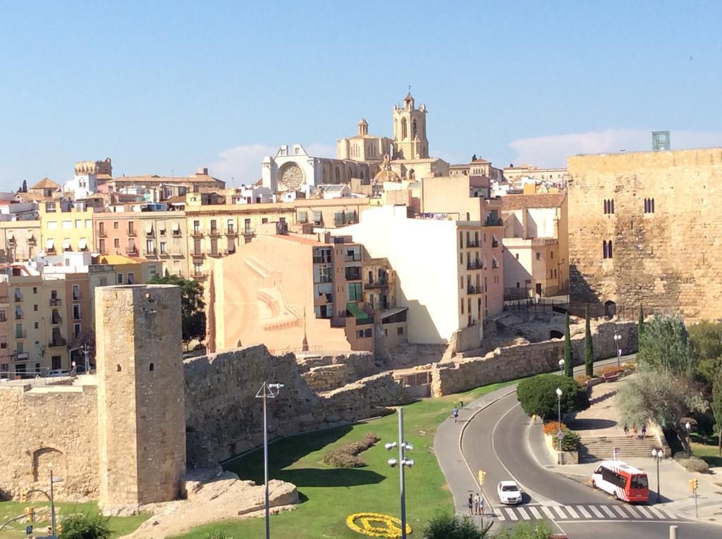 Tarragona Suites Mediona ภายนอก รูปภาพ