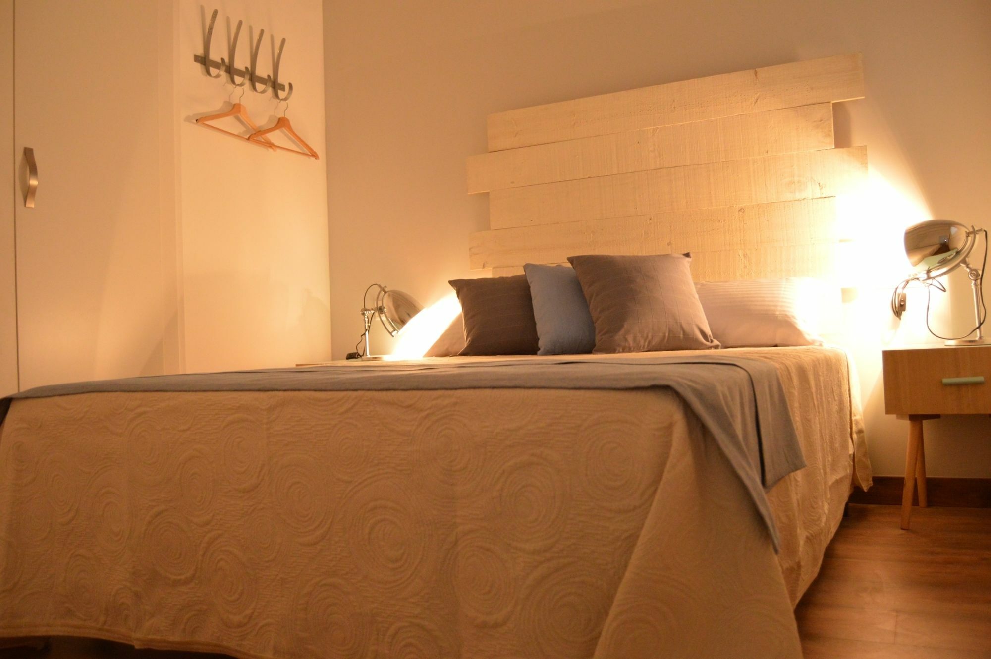 Tarragona Suites Mediona ภายนอก รูปภาพ