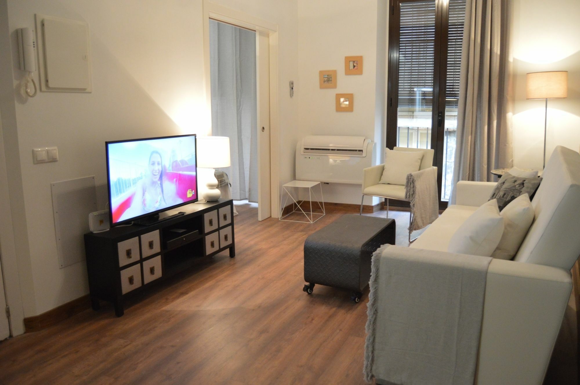 Tarragona Suites Mediona ภายนอก รูปภาพ
