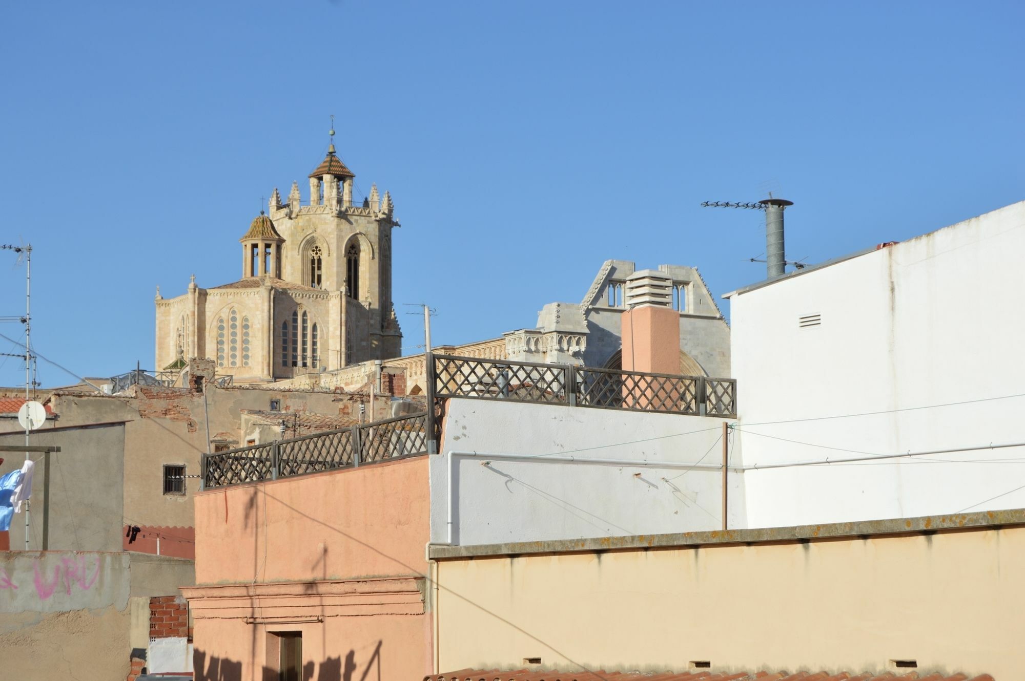 Tarragona Suites Mediona ภายนอก รูปภาพ