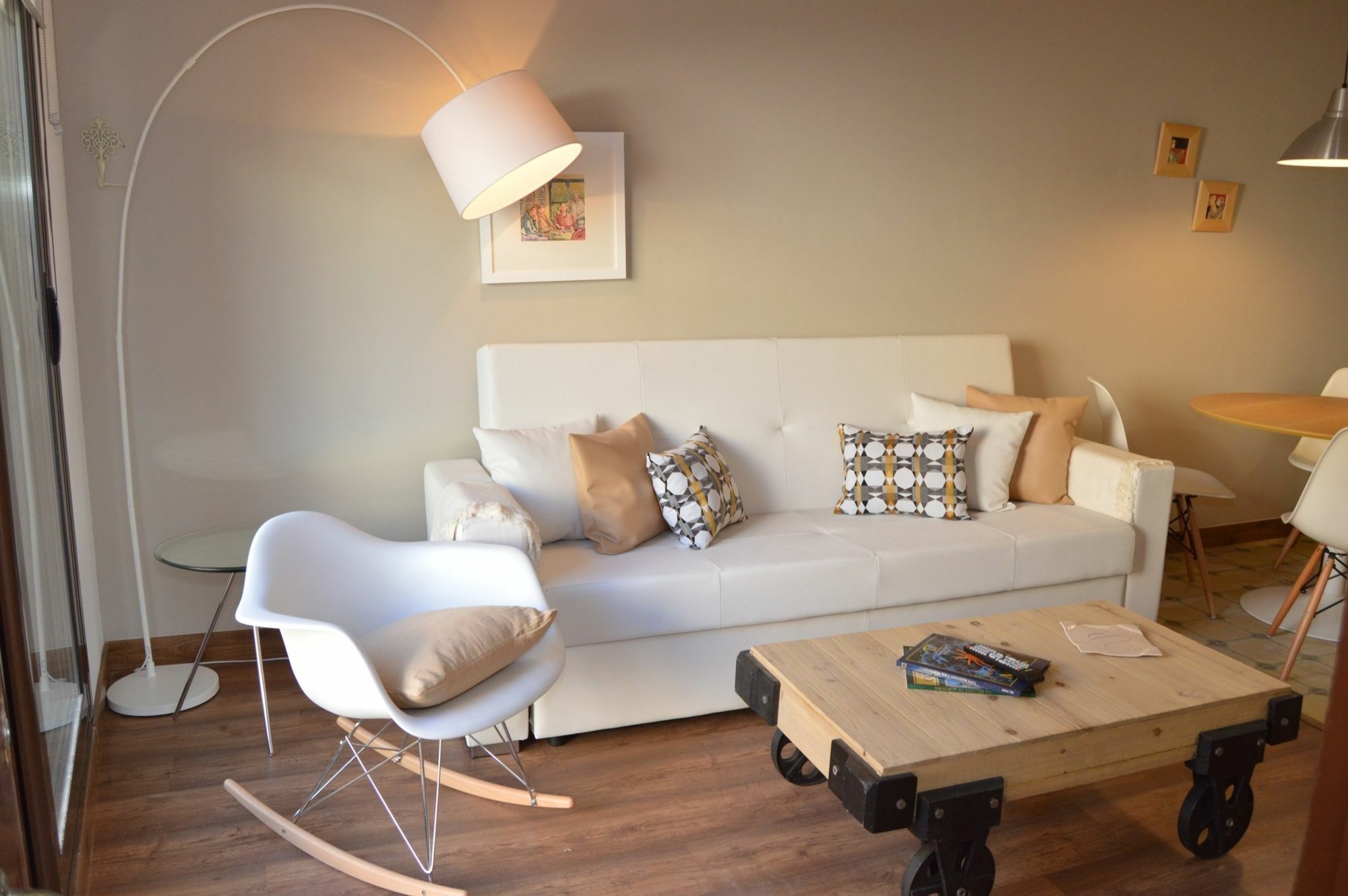 Tarragona Suites Mediona ภายนอก รูปภาพ