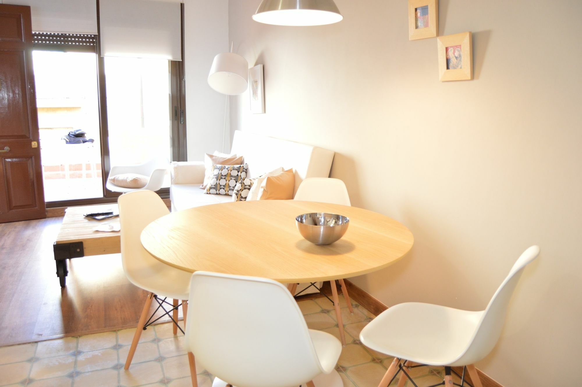 Tarragona Suites Mediona ภายนอก รูปภาพ