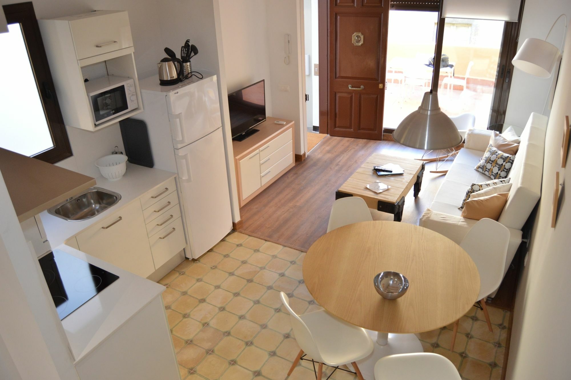 Tarragona Suites Mediona ภายนอก รูปภาพ