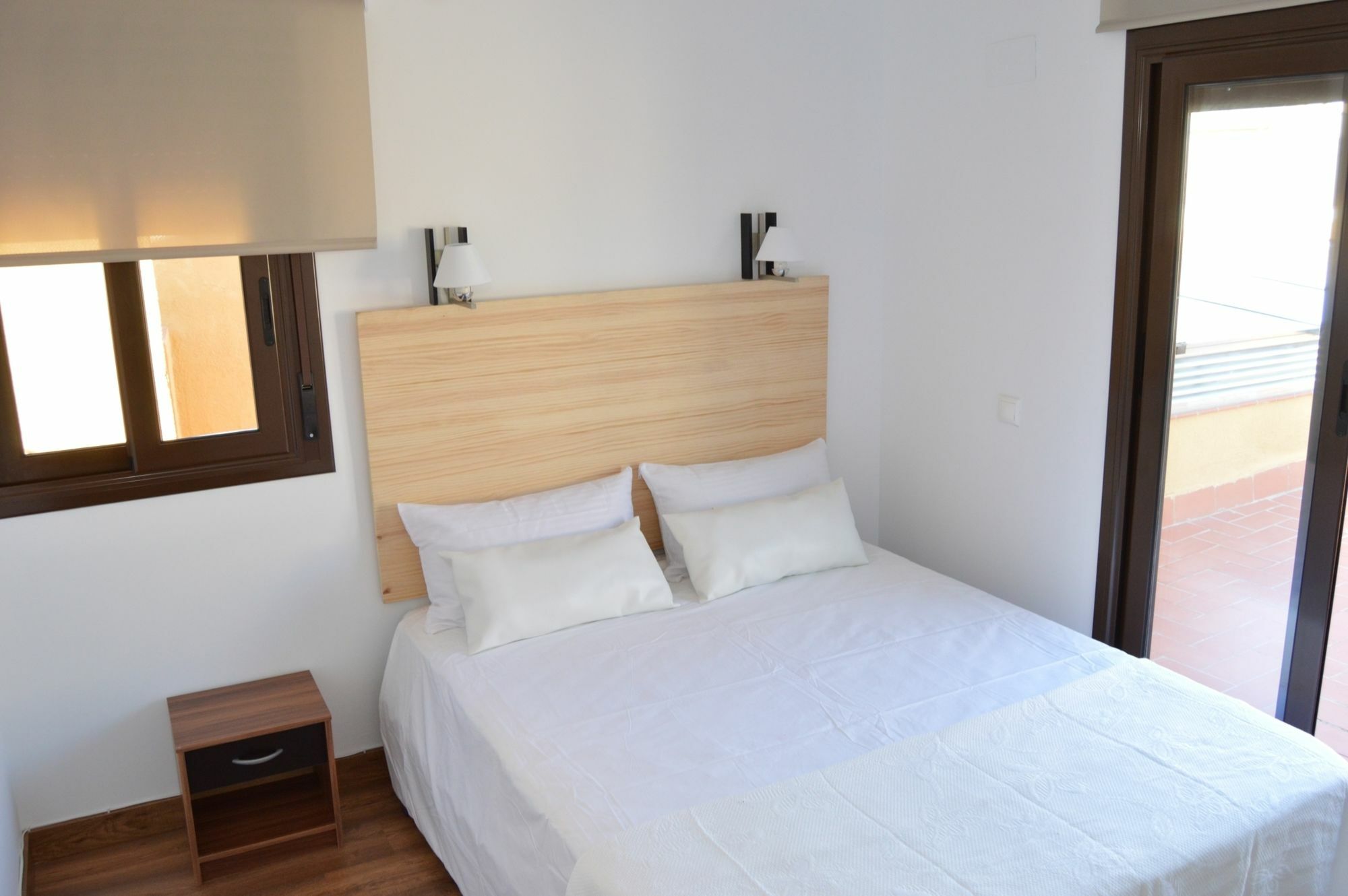 Tarragona Suites Mediona ภายนอก รูปภาพ