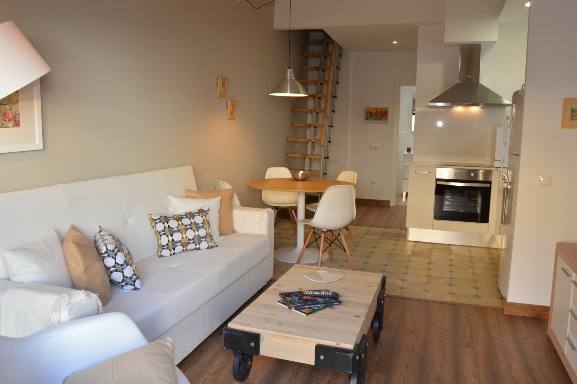 Tarragona Suites Mediona ภายนอก รูปภาพ